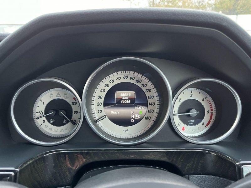 MERCEDES-BENZ E CLASS
