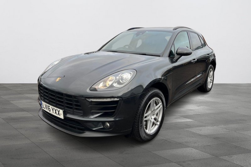 PORSCHE MACAN