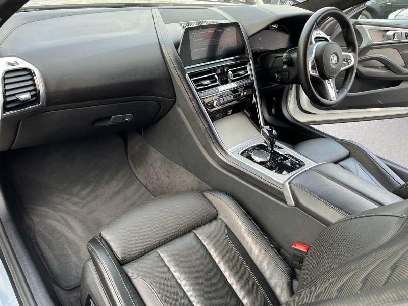 BMW 8 SERIES