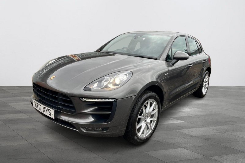 PORSCHE MACAN