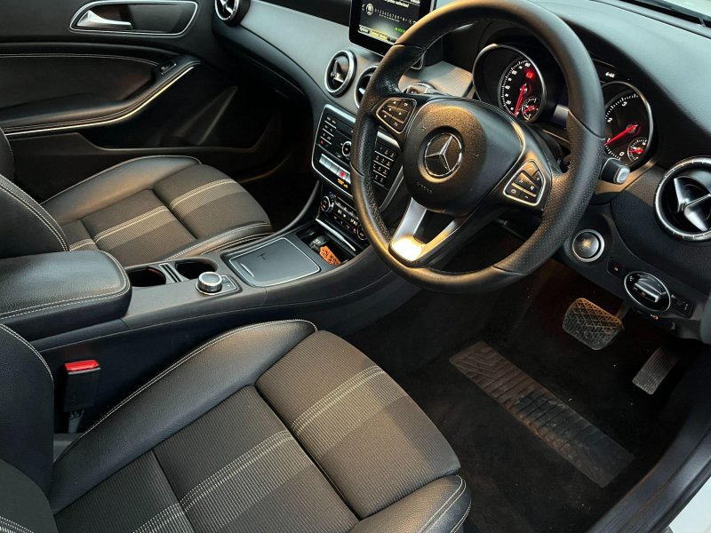 MERCEDES-BENZ CLA